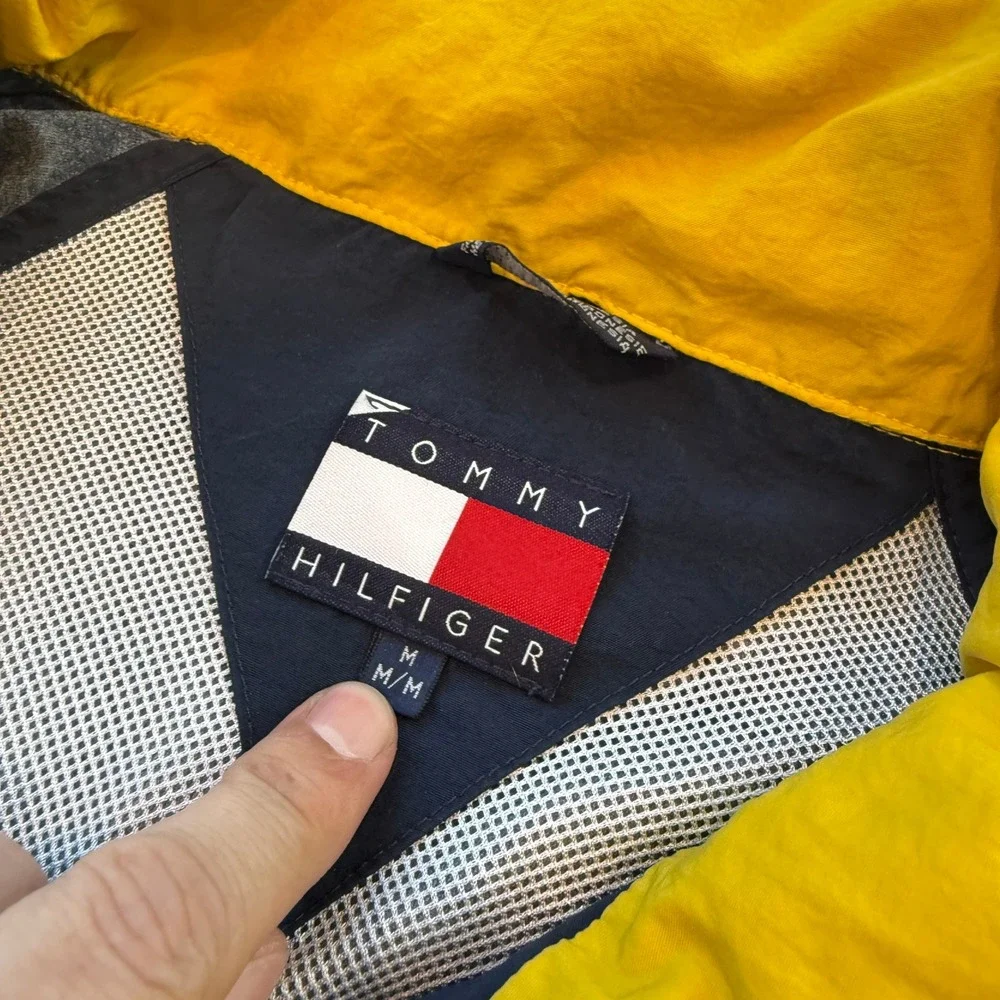 Tommy Hilfiger Vintage Navy Blue Yellow Nylon Windbreaker Jacket Mens Size M